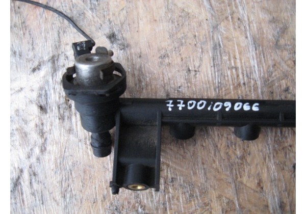 паливна рампа Renault Clio II, Symbol II, Twingo, Kangoo 1.2, 7700109066, 7700108667